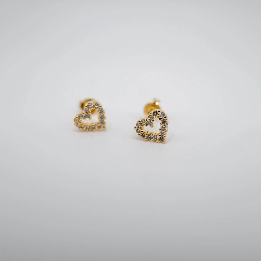 Heart stud earrings with zirconia