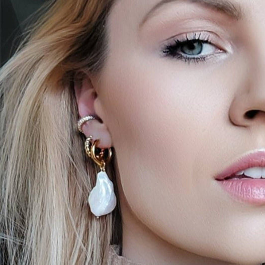 Ear Cuff with zircons: Blue