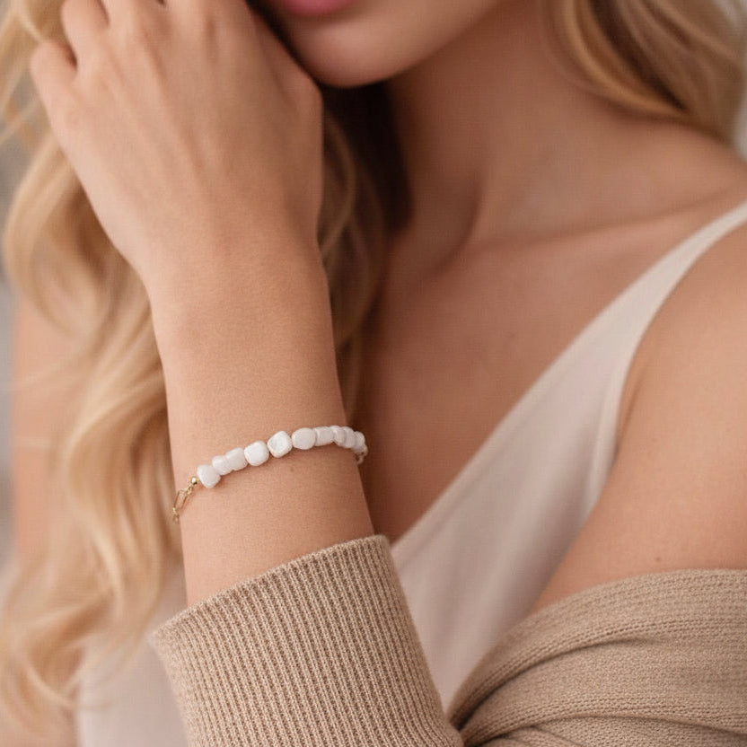 SALINA - Bracelet with shell chips: White