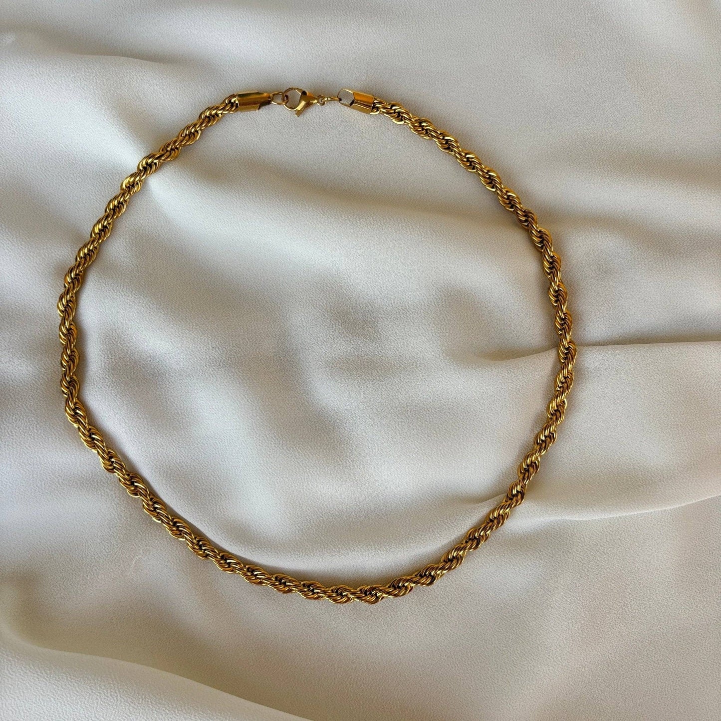GOLDEN EMBRACE - Necklace