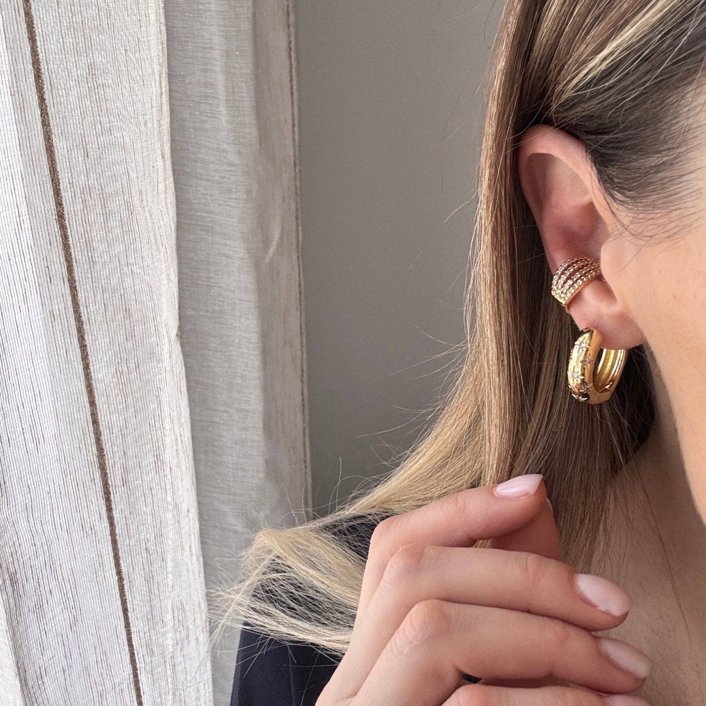 Bold Spark Ear Cuff - Ear cuff with zircons