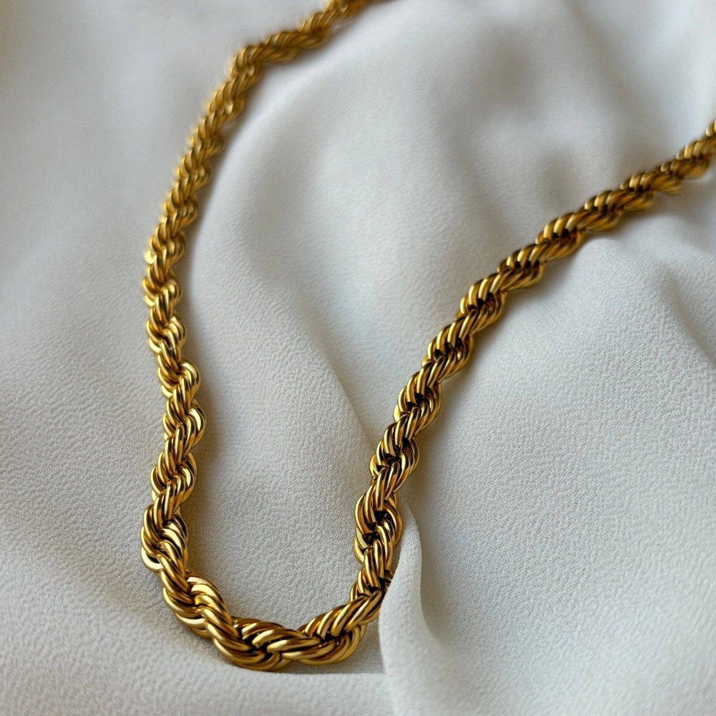 GOLDEN EMBRACE - Necklace