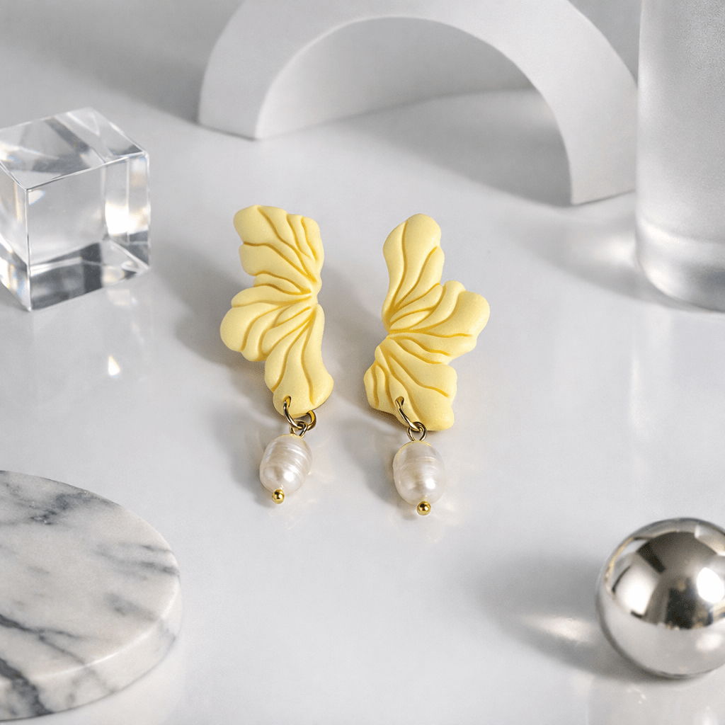 Perla Bloom – Stud earrings with river pearl, handmade in Italy: Yellow