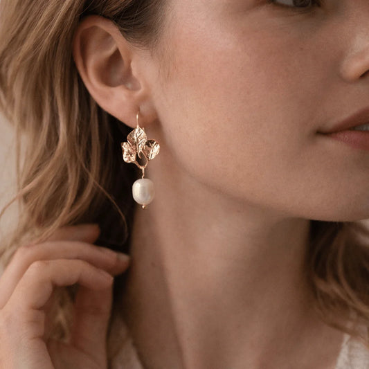 DAISY –  River Pearl Earrings
